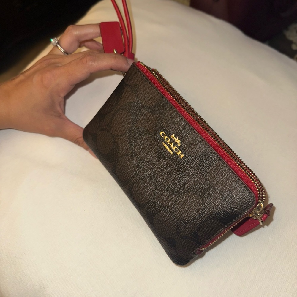 Pre-loved Coach Wristlet